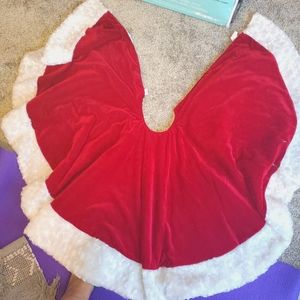 Red velvet tree skirt